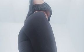 Look at my ass I'll let you cum inside I'm a good bitch