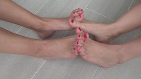sexy Interlocking toes with girlfriend FFn