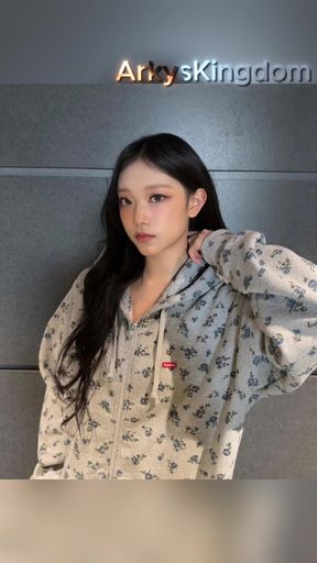 Hot Asian babe gets a surprise gooning from her k-pop idol