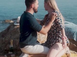 Risking It All on Empty Beach - Real Amateur Pair Squirt