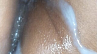 Sex dur călărie, anus &#8211; o curvă indiană de 18 ani primește o sesiune de sex anal dur