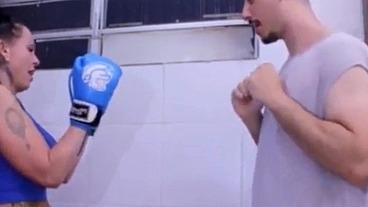Aula de boxe com tesão no pau