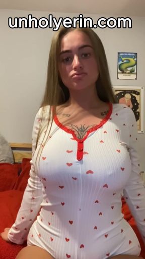 Virgin ass goth slut every moan gets louder as fingers slides deeper