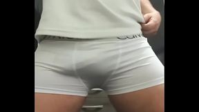 Dan&ccedil_ando de cueca branca