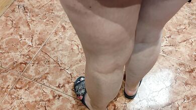 Chica VIRGEN 18 Tomada En Sillon Mientras Familiares Estan En Casa Enorme Corrida En Su Mojado COÑO