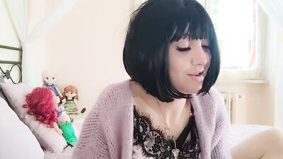 Watch Lavinia della love pee while showing off her mature kink skills