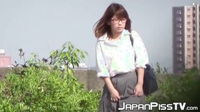 ”Japanese lady finds a secluded place to pee in public space”