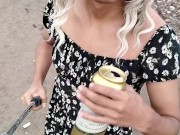 linda trans con sandalias nuevas muy caliente sale a caminar busca un pene grande y grueso