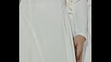 Amateur Ao Dai student gets a sloppy handjob in traditional Vietnamese attire