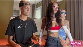 4 AMIGOS NOVINHOS FAZEM FESTA DO PIJAMA E TERMINA EM SURUBA , UM DELES ERA VIRGEM