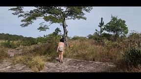 Trilha, cachoeira e muito sexo em p�blico!