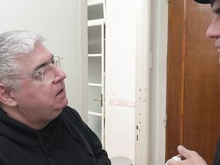 cuando te toca trabajar de repartido y te pasan cosas. FIT keilabassi-limon7