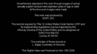 Hot unge John Magiatti blowjob handjob action fører til massiv sædsprut på hans stramme rumpe fra stor kondom-dekket kuk