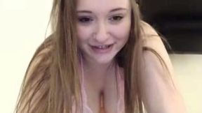 Attractive white girl showing phat ass in amateur clip