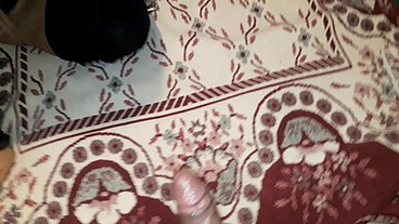 Vecino le miente a su esposa que saldrá tarde de trabajar para cogerme por mi ano