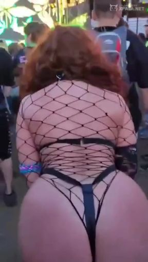 Curious public watcher enjoys big butt anal play