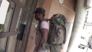 Giovani gay francesi di colore dilettanti si fanno distruggere il culo da un enorme BBC