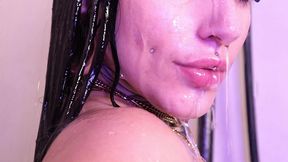 laetitia versace se dechaine.charme elegance et sexe no limit