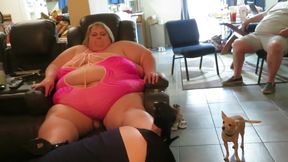 Ssbbw Lucki Lexxi's Sub on put her shoes