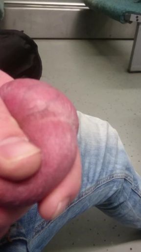 Mit den Eiern gespielt