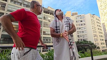 Ajudei o Habib Sultão Gringo a comer duas brasileiras em troca de um Relógio