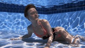Mikki In The Pool