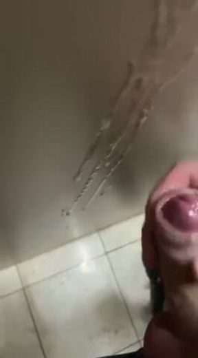 Fast big cumshot in toilet