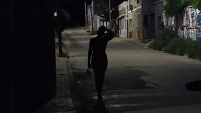la puta le tira la plata encima, para que le rompa el culo muy duro y se lo llene de leche