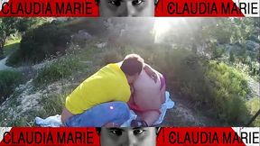 La gorda se mete galletas por el coño y luego su amigo gay se las come. En este co&ntilde_o cabe de todo...!