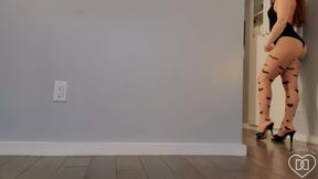 Pantyhose Tease from a Seductive MILF