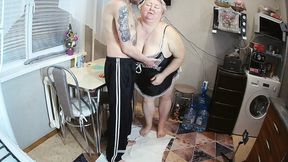 Stepmom mouths out in the kitchen