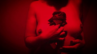 Roberta Faganelli - Tomando um banho gostoso peladinha e sensualizando