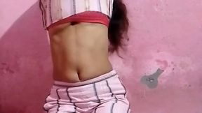 Salvaar suite pahna aaj mene bolo kaisi lag rhi hoo me