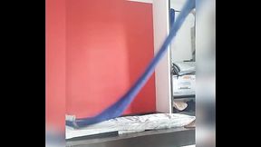 Limpando o quarto pelad&atilde_o