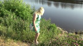 Summer is hot, the ass is naked