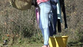 Wetting Jeans When Hangs Laundry