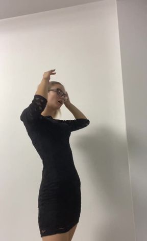 Cute teen babe takes on anal fun in homemade video