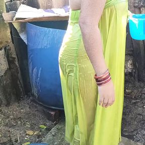 Bhabhi ki boobs aur ass good looking