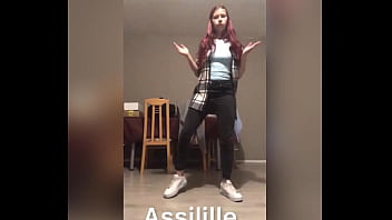 Petite danse &agrave_ la maison
