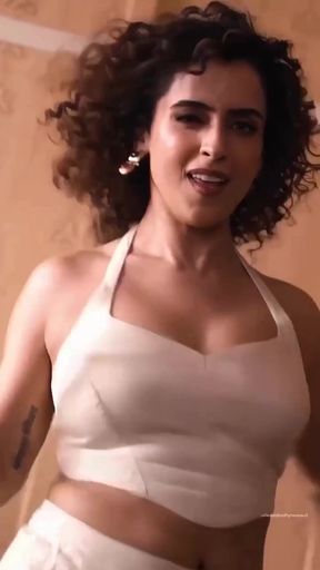 Curvy Indian actress shows off her sexy solo booby play