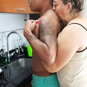 I suck the cock to my stepson in the kitchen, I love it.