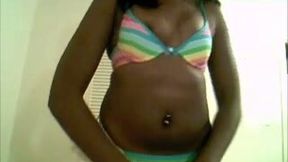 Black hoe stripping seductively in amateur webcam session