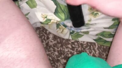 I sniff my dirty panties and suck my dick with a vacuum cleaner