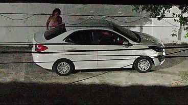 fraguei minha mulher fudendo dentro do carro na porta de casa