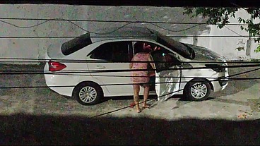 fraguei minha mulher fudendo dentro do carro na porta de casa