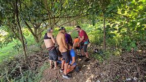 SEXO NO MATO COM 10 HOMENS