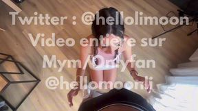 Petite beurette coquine l&#x00E8;che et d&#x00E9;guste la semence