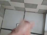 Me tocando rápido no banheiro ;)