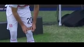 Jugadores de Per&uacute_ y Colombia