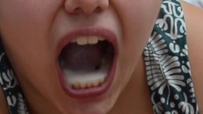 Amateur Girl Sucking Dick Until I Cum in Her Mouth